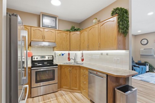 207-72 Quigley Drive, Cochrane, AB - Indoor Photo Showing Kitchen With Double Sink