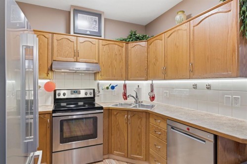 207-72 Quigley Drive, Cochrane, AB - Indoor Photo Showing Kitchen With Double Sink