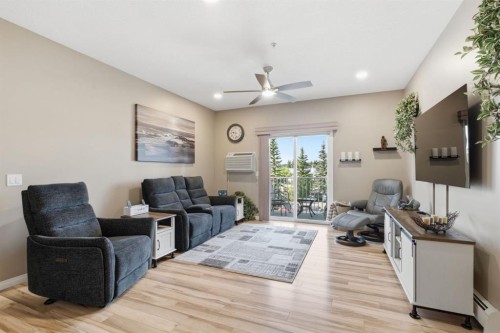 207-72 Quigley Drive, Cochrane, AB - Indoor Photo Showing Living Room