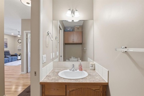 207-72 Quigley Drive, Cochrane, AB - Indoor Photo Showing Bathroom