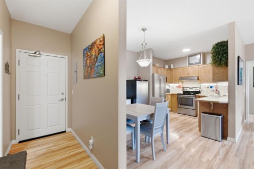207-72 Quigley Drive, Cochrane, AB - Indoor Photo Showing Kitchen