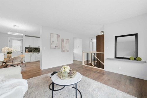 2220 Paliswood Road Sw, Calgary, AB - Indoor Photo Showing Living Room