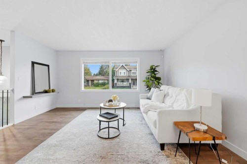 2220 Paliswood Road Sw, Calgary, AB - Indoor Photo Showing Living Room