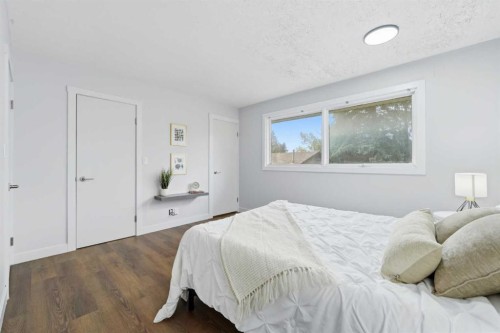 2220 Paliswood Road Sw, Calgary, AB - Indoor Photo Showing Bedroom