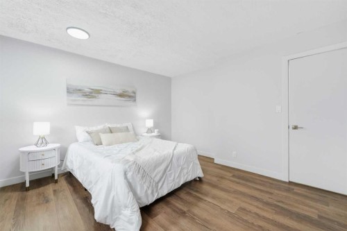 2220 Paliswood Road Sw, Calgary, AB - Indoor Photo Showing Bedroom