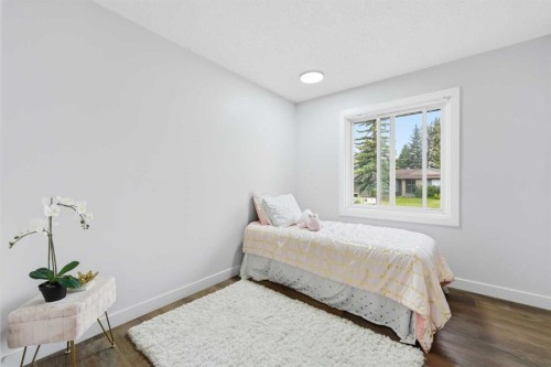 2220 Paliswood Road Sw, Calgary, AB - Indoor Photo Showing Bedroom