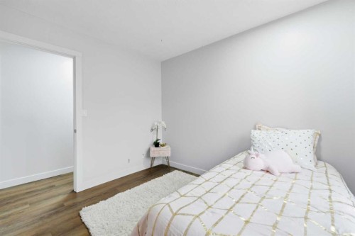 2220 Paliswood Road Sw, Calgary, AB - Indoor Photo Showing Bedroom
