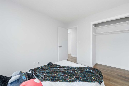 2220 Paliswood Road Sw, Calgary, AB - Indoor Photo Showing Bedroom