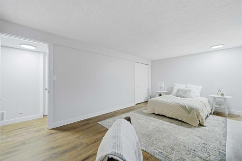 2220 Paliswood Road Sw, Calgary, AB - Indoor Photo Showing Bedroom