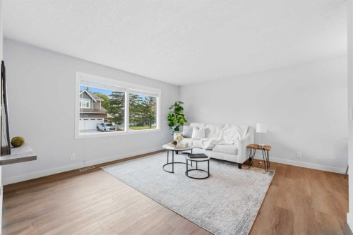 2220 Paliswood Road Sw, Calgary, AB - Indoor Photo Showing Living Room