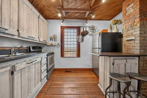 303 27 Avenue Ne, Calgary, AB - Indoor Photo Showing Kitchen With Double Sink