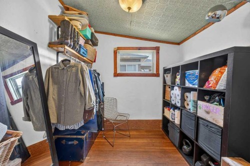 303 27 Avenue Ne, Calgary, AB - Indoor With Storage