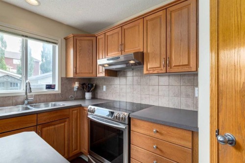 880 Prestwick Circle Se, Calgary, AB - Indoor Photo Showing Kitchen With Double Sink