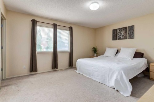 880 Prestwick Circle Se, Calgary, AB - Indoor Photo Showing Bedroom