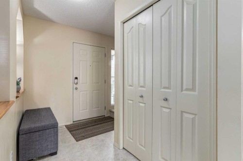880 Prestwick Circle Se, Calgary, AB - Indoor Photo Showing Other Room