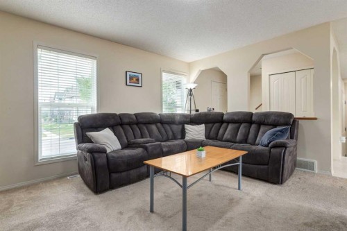 880 Prestwick Circle Se, Calgary, AB - Indoor Photo Showing Living Room
