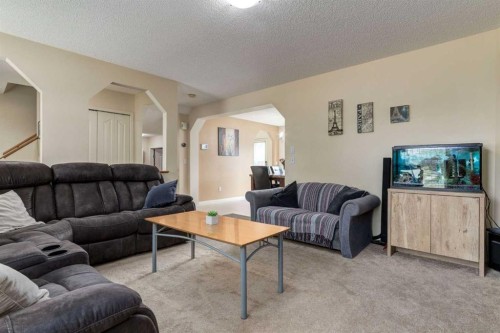 880 Prestwick Circle Se, Calgary, AB - Indoor Photo Showing Living Room