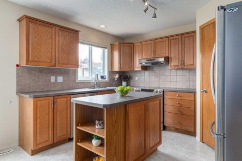 880 Prestwick Circle Se, Calgary, AB - Indoor Photo Showing Kitchen