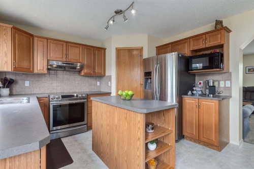 880 Prestwick Circle Se, Calgary, AB - Indoor Photo Showing Kitchen With Stainless Steel Kitchen