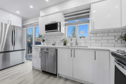 20 Rossburn Crescent Sw, Calgary, AB - Indoor Photo Showing Kitchen With Stainless Steel Kitchen With Upgraded Kitchen