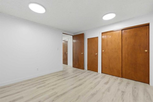 20 Rossburn Crescent Sw, Calgary, AB - Indoor Photo Showing Other Room