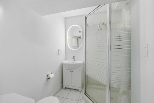 20 Rossburn Crescent Sw, Calgary, AB - Indoor Photo Showing Bathroom