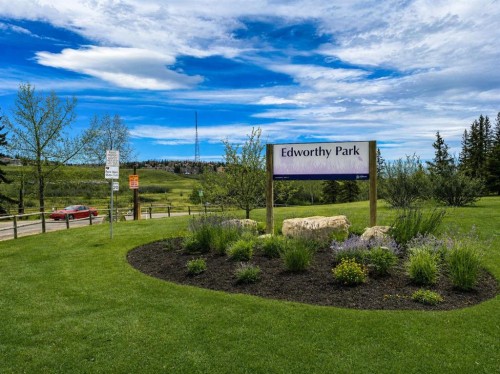 20 Rossburn Crescent Sw, Calgary, AB - Outdoor With View