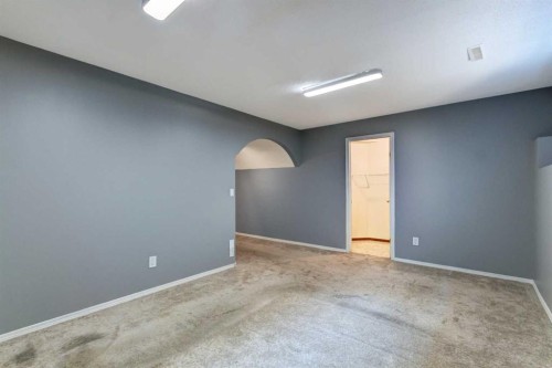 411 Shawinigan Drive Sw, Calgary, AB - Indoor Photo Showing Other Room