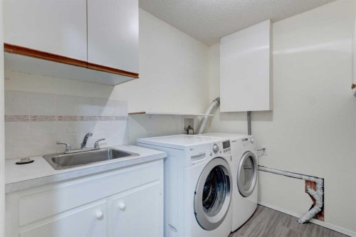 411 Shawinigan Drive Sw, Calgary, AB - Indoor Photo Showing Laundry Room