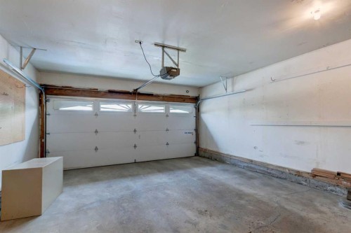411 Shawinigan Drive Sw, Calgary, AB - Indoor Photo Showing Garage