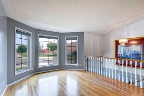411 Shawinigan Drive Sw, Calgary, AB - Indoor Photo Showing Other Room