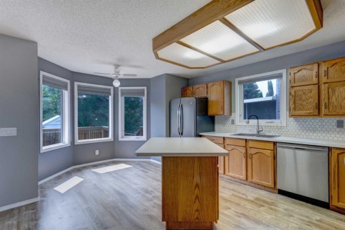 411 Shawinigan Drive Sw, Calgary, AB - Indoor Photo Showing Kitchen