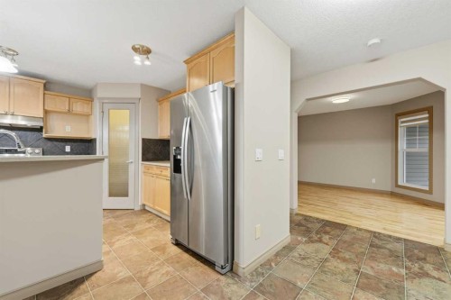 137 Evanscove Circle Nw, Calgary, AB - Indoor Photo Showing Kitchen
