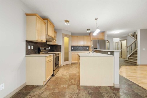 137 Evanscove Circle Nw, Calgary, AB - Indoor Photo Showing Kitchen