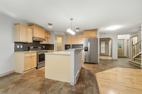 137 Evanscove Circle Nw, Calgary, AB - Indoor Photo Showing Kitchen