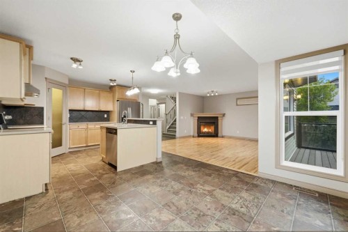 137 Evanscove Circle Nw, Calgary, AB - Indoor Photo Showing Kitchen