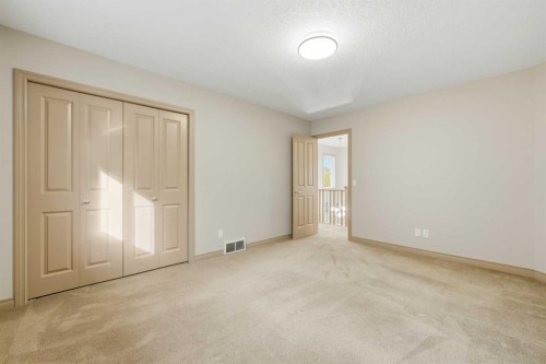 137 Evanscove Circle Nw, Calgary, AB - Indoor Photo Showing Other Room