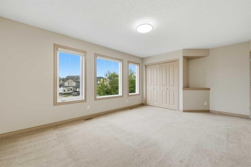 137 Evanscove Circle Nw, Calgary, AB - Indoor Photo Showing Other Room