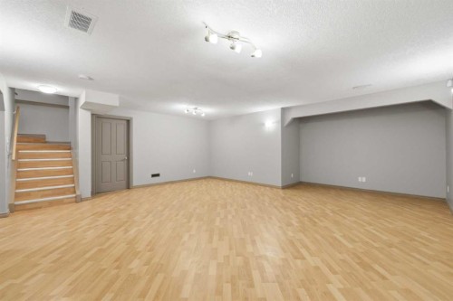 137 Evanscove Circle Nw, Calgary, AB - Indoor Photo Showing Other Room