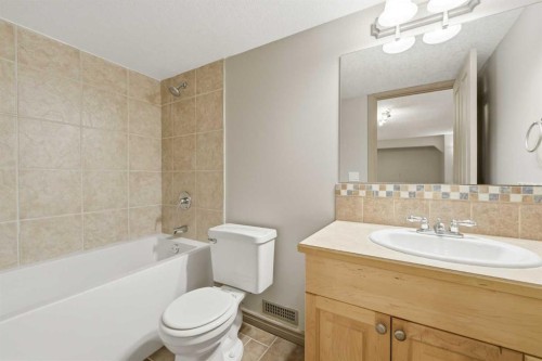 137 Evanscove Circle Nw, Calgary, AB - Indoor Photo Showing Bathroom