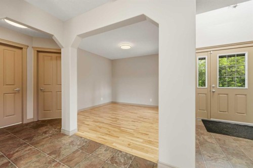 137 Evanscove Circle Nw, Calgary, AB - Indoor Photo Showing Other Room