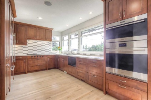 1702 24 Street Sw, Calgary, AB - Indoor Photo Showing Kitchen