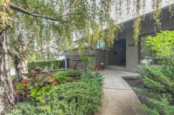 1702 24 Street SW Calgary, AB T3C 1J1