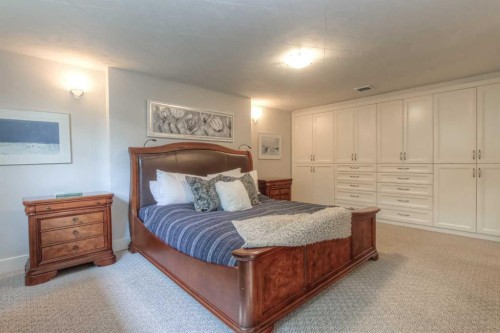 1702 24 Street Sw, Calgary, AB - Indoor Photo Showing Bedroom