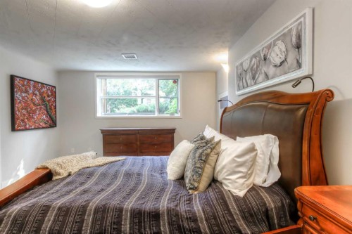1702 24 Street Sw, Calgary, AB - Indoor Photo Showing Bedroom