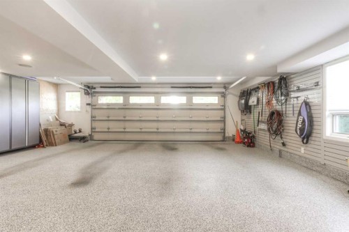 1702 24 Street Sw, Calgary, AB - Indoor Photo Showing Garage
