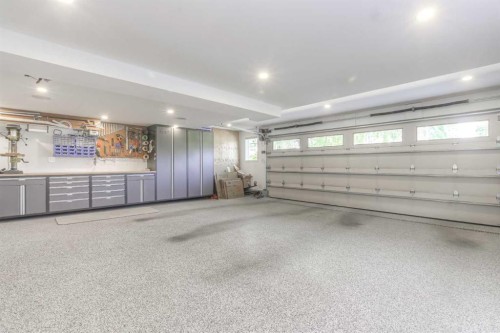 1702 24 Street Sw, Calgary, AB - Indoor Photo Showing Garage