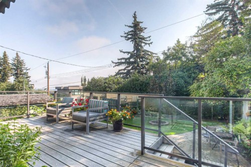 1702 24 Street Sw, Calgary, AB - Outdoor