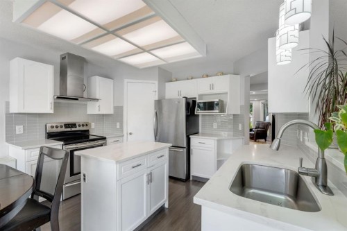 11 Arbour Summit Close Nw, Calgary, AB - Indoor Photo Showing Kitchen With Upgraded Kitchen