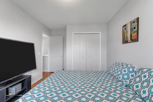 11 Arbour Summit Close Nw, Calgary, AB - Indoor Photo Showing Bedroom